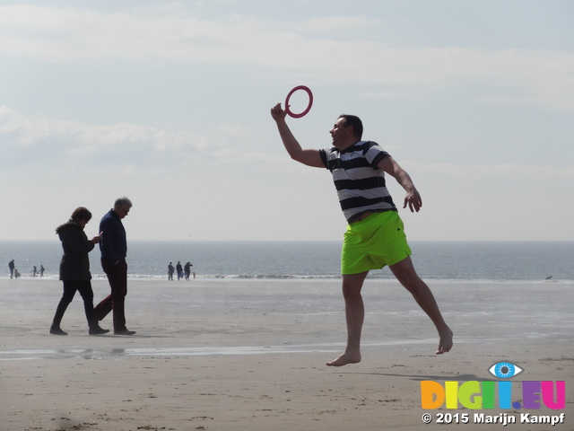 DSC02643 Rick catching frisbee